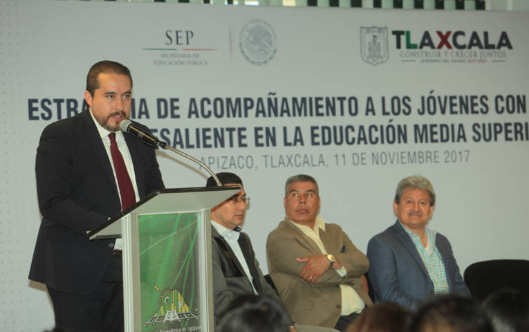 Recibe 115 jóvenes becas de talento de educación media superior