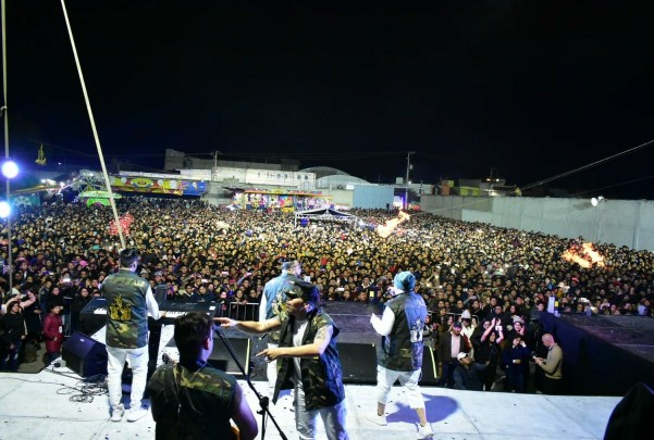 Ante 10 mil personas, Kumbia Kings hace vibrar Zacatelco