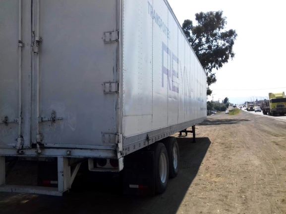 La CES asegura dos remolques en Calpulalpan, estaban abandonados