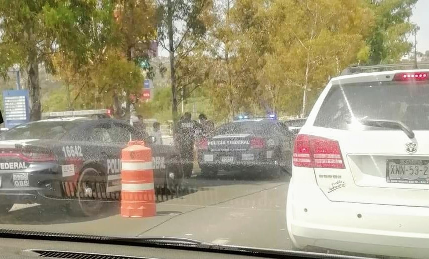 Motociclista pierde control frente al Gran Patio y termina en una zanja