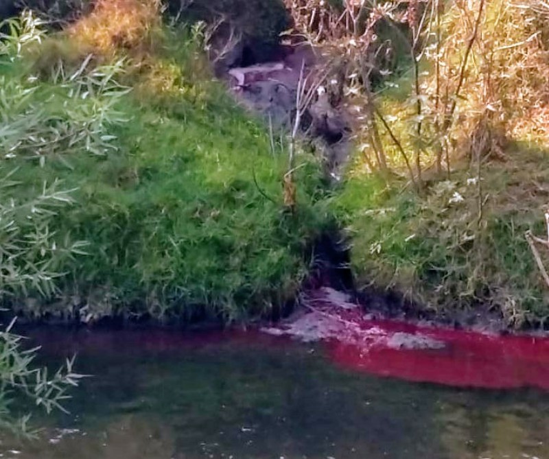 Zahuapan se tiñe de rojo, por alta contaminación
