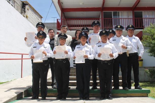 Acreditan elementos de la Policía Turística curso de inglés
