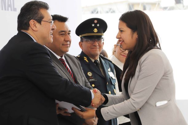 Marco Mena reconoce a agentes destacados del Ministerio Público
