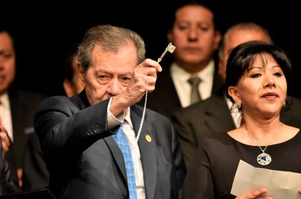 Entrega Anabell Ávalos las llaves de la ciudad a Porfirio Muñoz Ledo