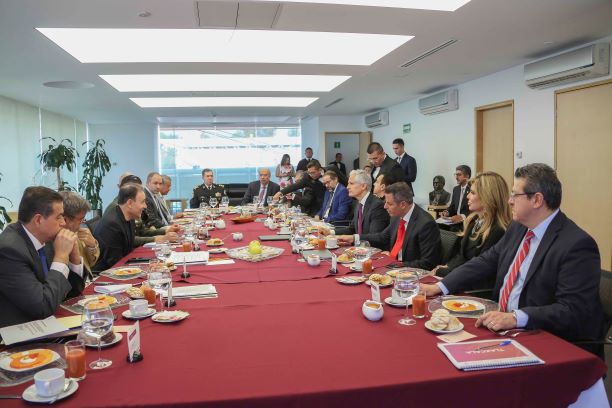 Marco Mena refrenda a Alfonso Durazo cooperación para fortalecer seguridad