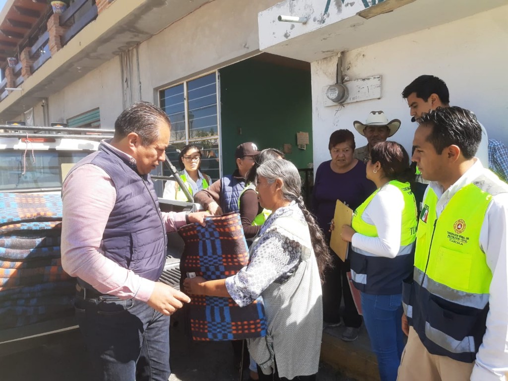 Entrega CEPC insumos a 250 familias en Apizaco