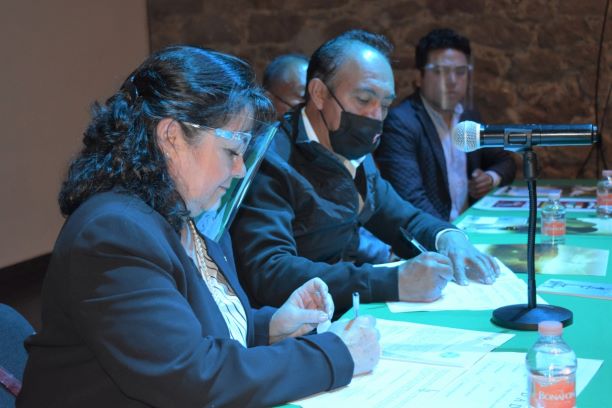Firman convenio Ayuntamiento de Zacatelco y la fundación LATAM