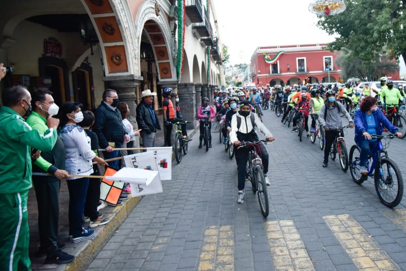 Participan más de trescientos ciclistas en rodada del Ayuntamiento Capitalino