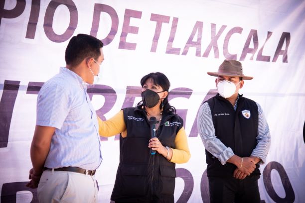 Cumplen palabra con vecinos de la Calle Iztaccihuatl Anabell Ávalos y Milton López