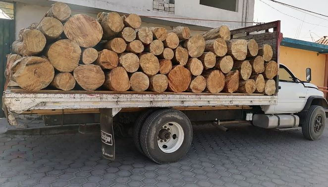 La SSC asegura un camión con material forestal en Acuamanala