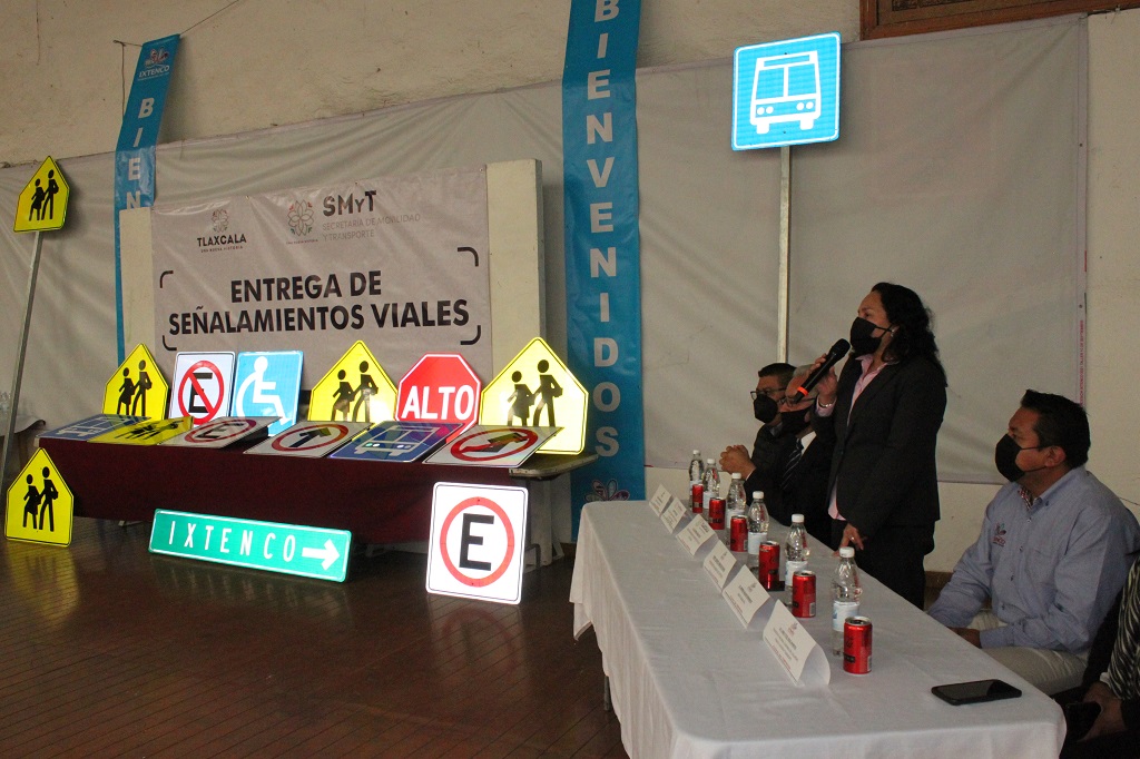 Entregó SMyT señalamientos para brindar seguridad vial a ciudadanos de Ixtenco