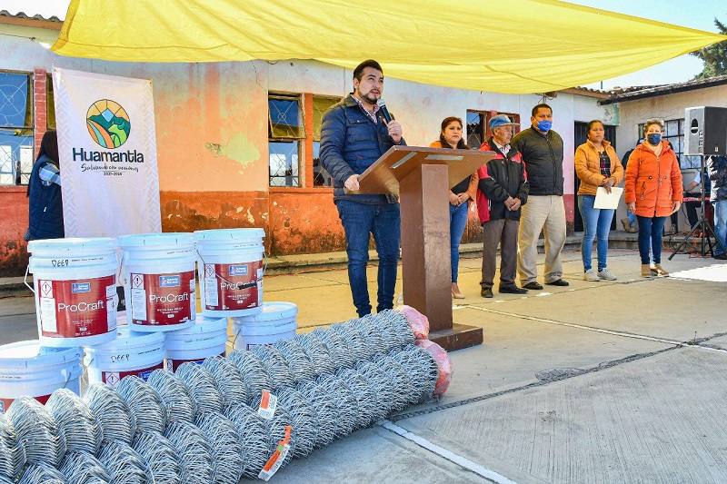 Con instalaciones dignas se fortalece la educación: Salvador Santos Cedillo