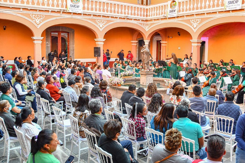 Egresaron químicos clínicos de la UATx