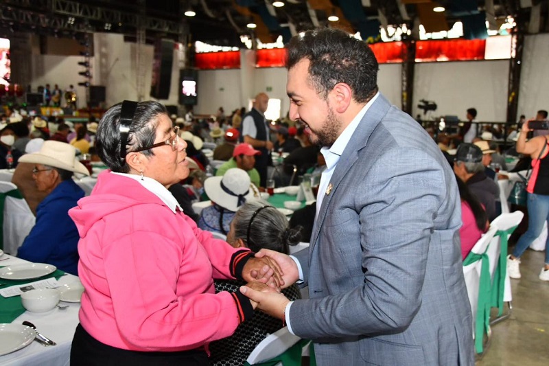 Hoy más que nunca cuidamos y apoyamos al sector agrícola: Salvador Santos Cedillo