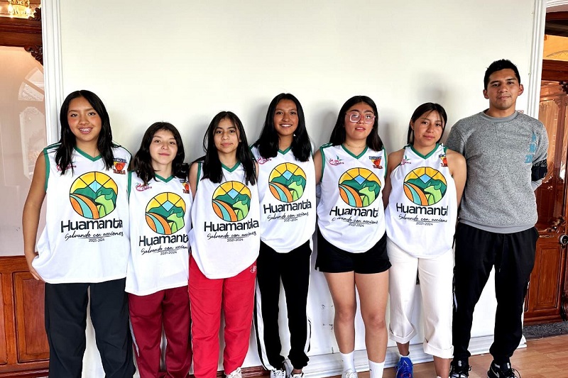 Salvador Santos Cedillo es un promotor del deporte en el municipio: Campeonas Club Colibrís