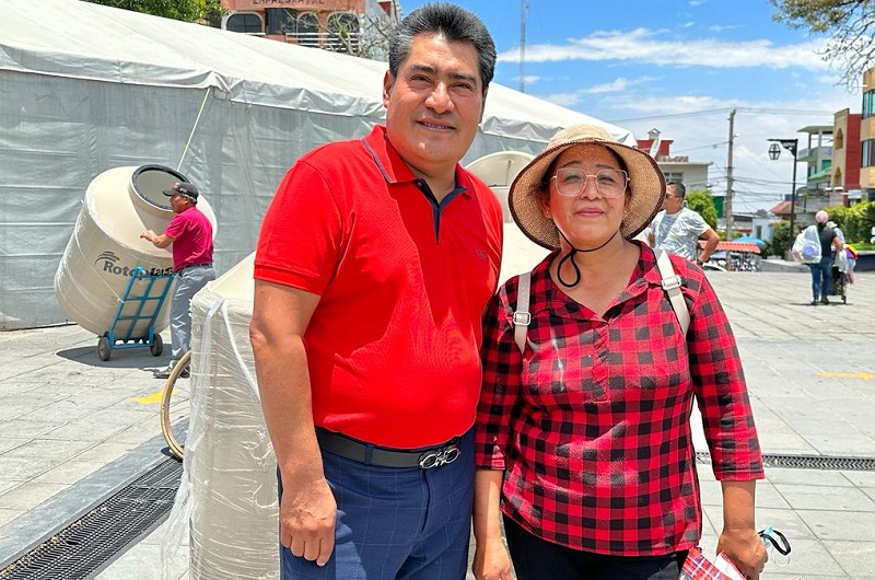 En Zacatelco “Renace por el Bienestar de tu Familia” entregan calentadores y tinacos