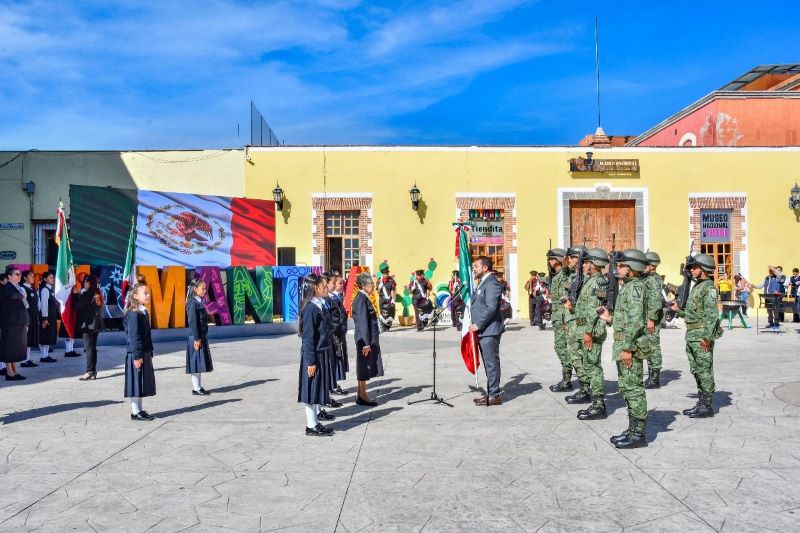 Encabeza Salvador Santos Cedillo ceremonia de los 100 años de fundación del colegio Juana de Arco