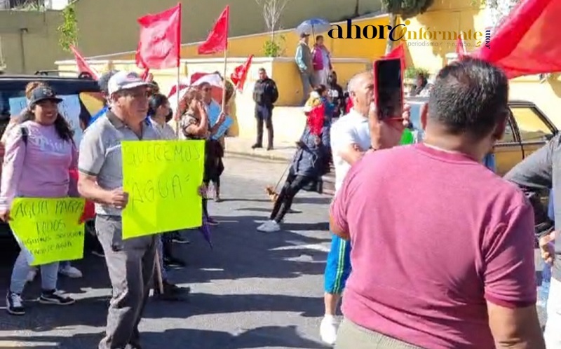 Antorchistas bloquean carretera Puebla Tlaxcala por falta de agua