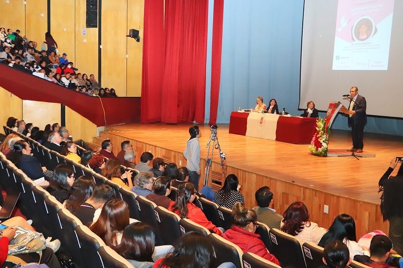 Hablan en la UATx sobre cultura de paz y educación superior