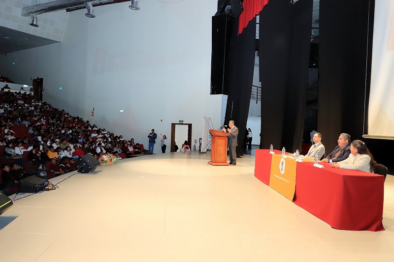 Efectuó UATx octavo foro de autorrealización y feria de valores