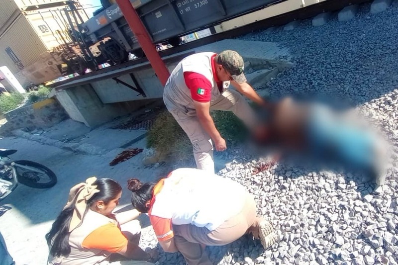 Brinda atención protección civil de Huamantla a persona arrollada por el tren