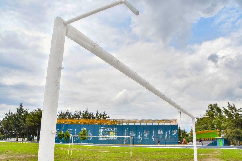 Realiza ayuntamiento de Huamantla mantenimiento en la unidad deportiva “Miguel Arroyo Rosales”