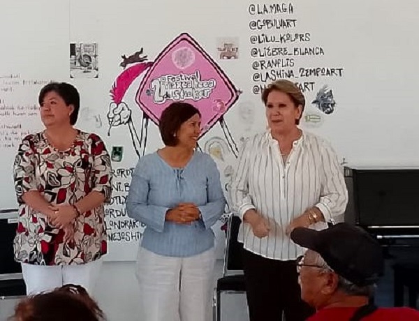 Entrega presidenta municipal de Tlaxcala lentes a personas vulnerables