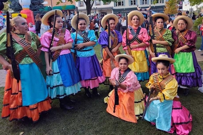 Cultura y tradición en Huamantla con la presentación de grupo folclórico