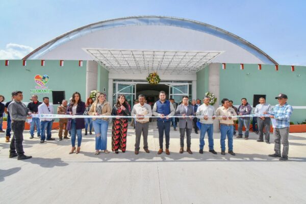 Cumple Salvador Santos Cedillo con el pueblo de Benito Juárez y le entrega auditorio