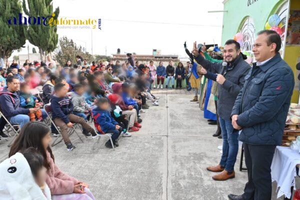 Lleva Chava Santos segunda jornada mágica de día reyes hasta comunidades cercanas a las faldas de la Malinche