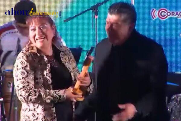 Premian a la titular de la CORACYT Angélica Domínguez, por golpeteo permanente hacía Lorena Cuéllar