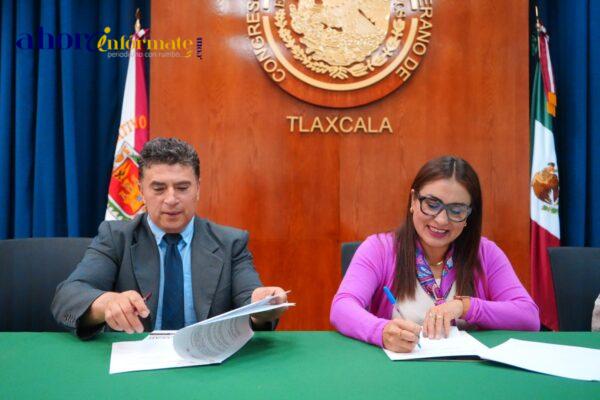Firma diputada Reyna Flor Báez convenio de colaboración con CECATI 82