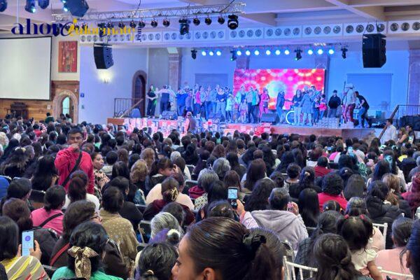 Más de 1,500 mamás del Distrito X celebran su día con gran evento organizado por MACY, JAAL, RVC e IBM