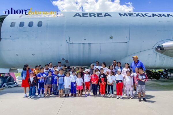 Recibe Ayuntamiento de la capital a niñas y niños de Xiloxoxtla para disfrutar del parque temático de Tizatlan