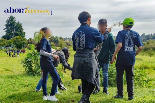 Ciudadanos y ayuntamiento de Tlaxcala reforestan perímetro de la laguna de Acuitlapilco