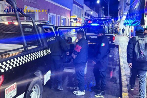 Elementos de seguridad detienen a presuntos desplazadores en banco de Chiautempan