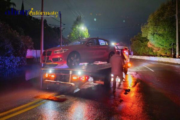 Retira policía de la capital vehículo abandonado en carretera Ocotlán-Tlaxcala para prevenir accidentes