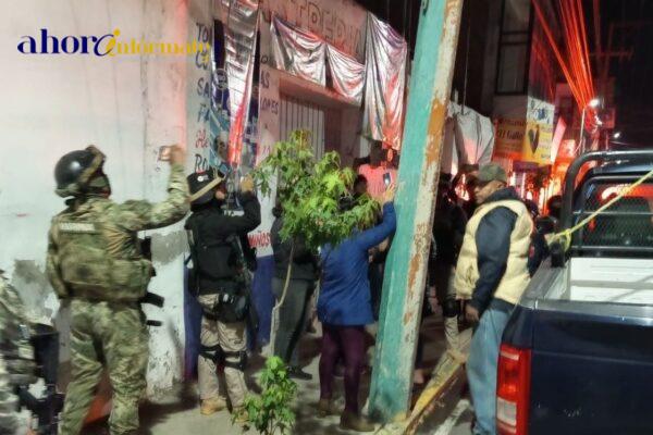 Uniformados de la GN, SEDENA y MARINA retiran cámaras de vecinos vigilantes en Chiautempan