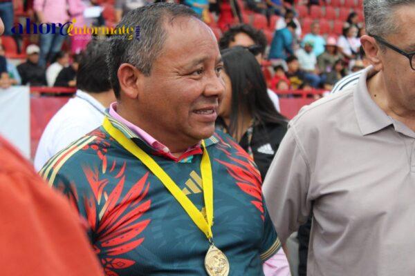 Alcalde apizaquense obtiene medalla a la incapacidad
