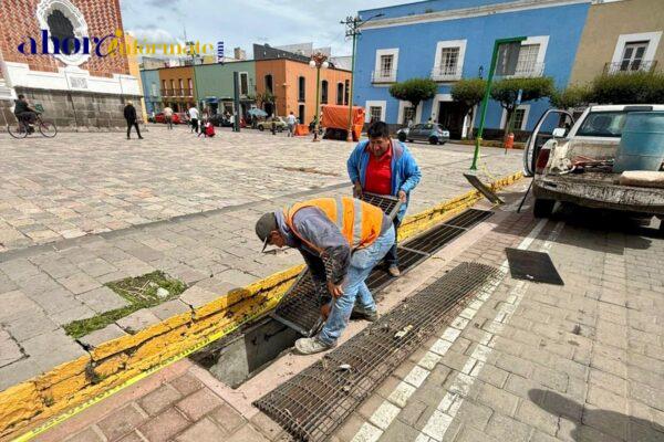 Mejora Ayuntamiento de Tlaxcala Infraestructura urbana con la rehabilitación de rejillas pluviales