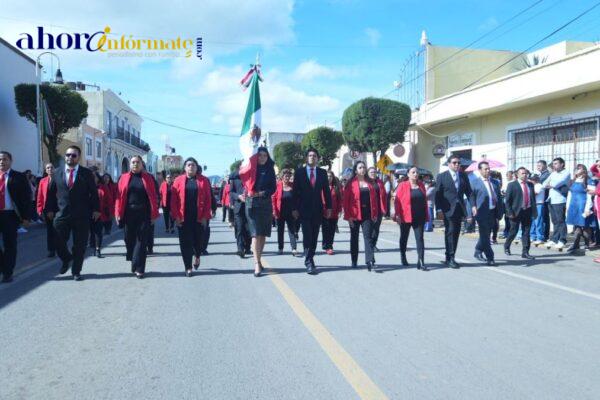 Tlaxco conmemora el 215 aniversario del inicio de la Independencia con desfile cívico