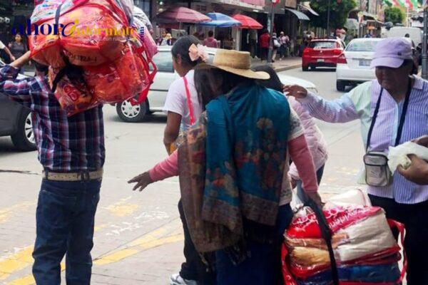 Visitantes “Miguelitos” de otros estados, acuden a Chiautempan por su tradición textil y calidez
