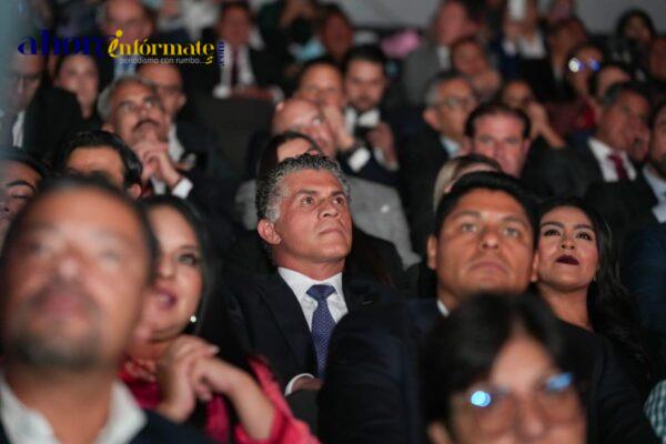 Alcalde capitalino, acude como invitado especial al informe de Pepe Chedraui en Puebla