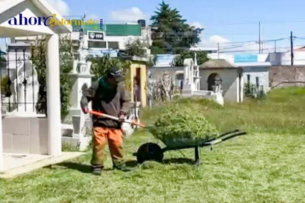 Ayuntamiento capitalino realiza jornada de mantenimiento en panteón de Atempan e Ixtulco previo a días de muertos